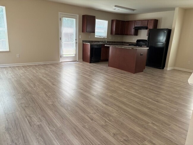 Building Photo - Charming 3BR House in Hampton