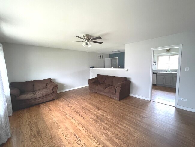 Building Photo - 594 Comstock Ave