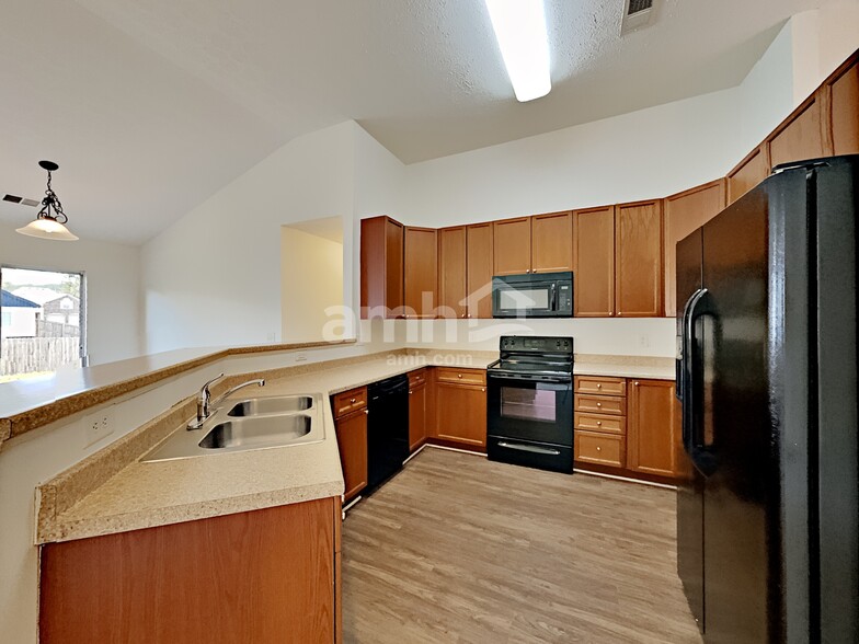 Building Photo - 2336 Hockett Dr