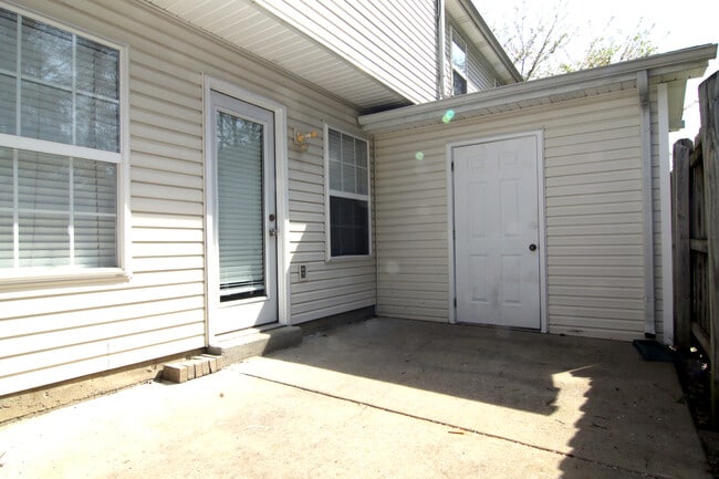 Building Photo - 323 Shoshone Pl