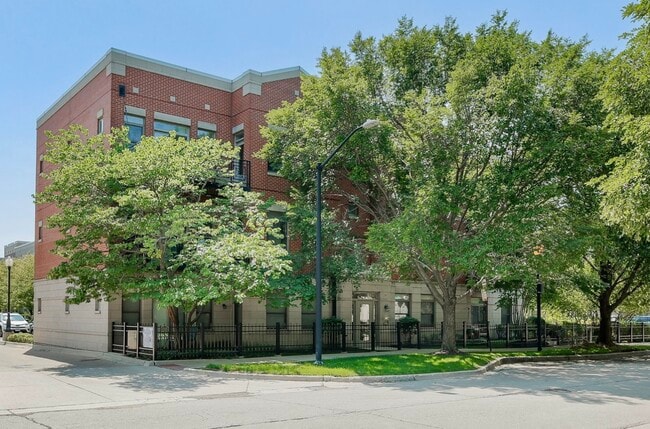Building Photo - 1407 S Halsted St
