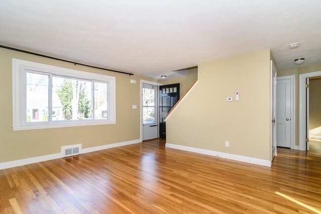 Building Photo - 7 Ferndale Rd