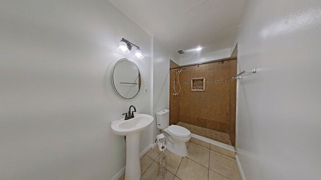 Building Photo - Charming 3-Bedroom Home with Sunroom and S...