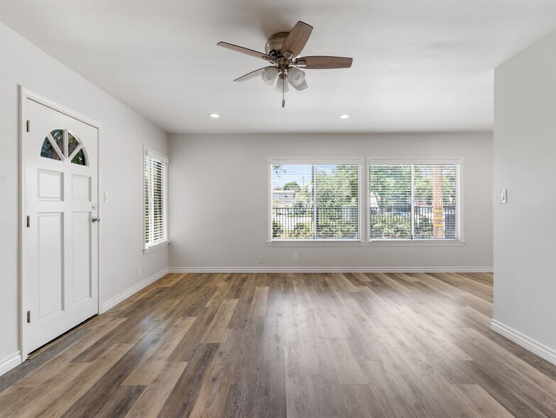 Building Photo - 1340 W Parade St