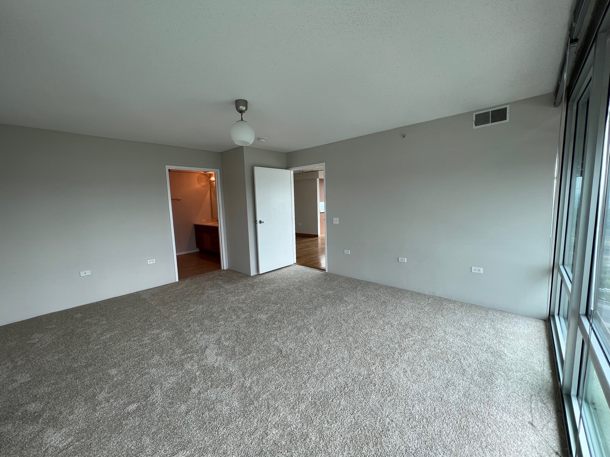 Building Photo - 9715 Woods Dr