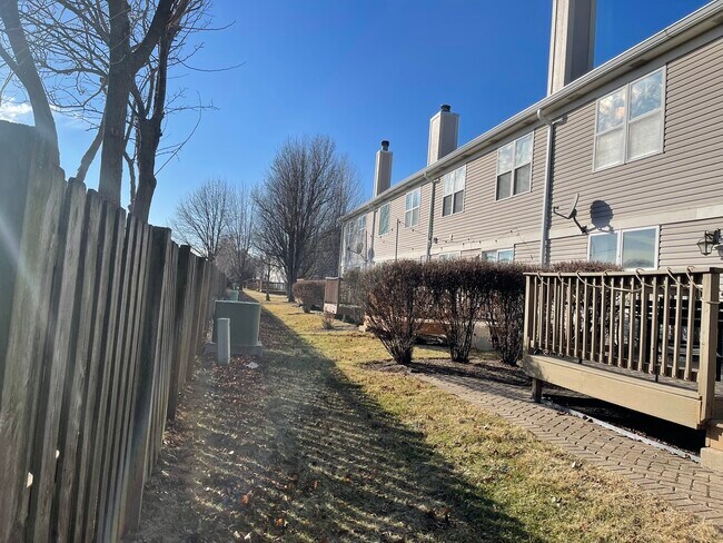 Building Photo - 3252 Cool Springs Ct