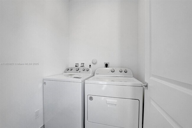 Building Photo - 13145 Addilyn Ct