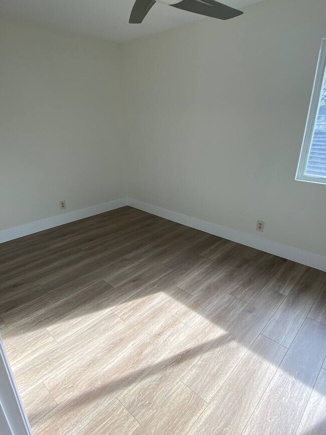 Building Photo - 22945 Leo Ln