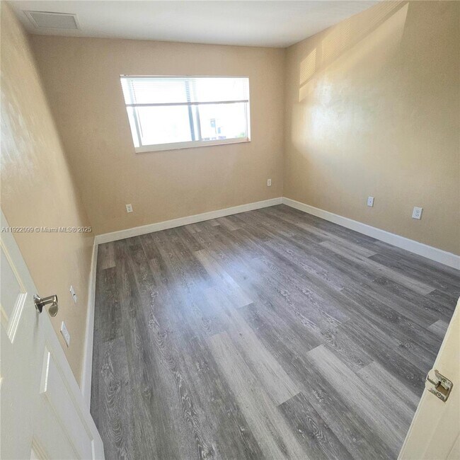 Building Photo - 14500 SW 88th Ave