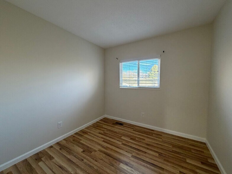 Building Photo - 2406 Bowen St