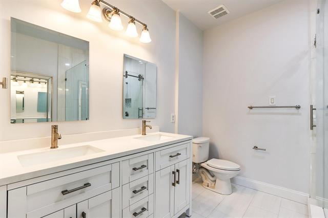 Building Photo - 5836 La Vista Dr