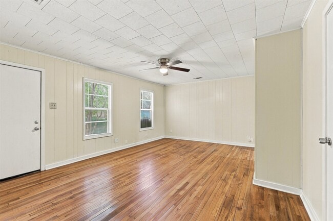 Building Photo - 1914 Oaklawn Dr