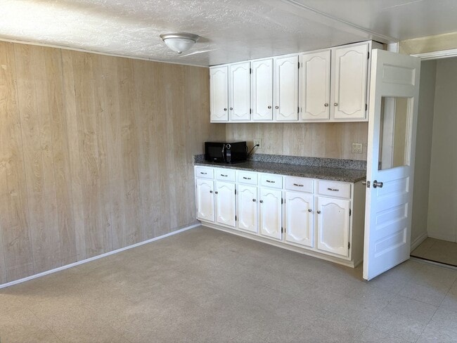 Building Photo - 2425 Mountain Rd NW