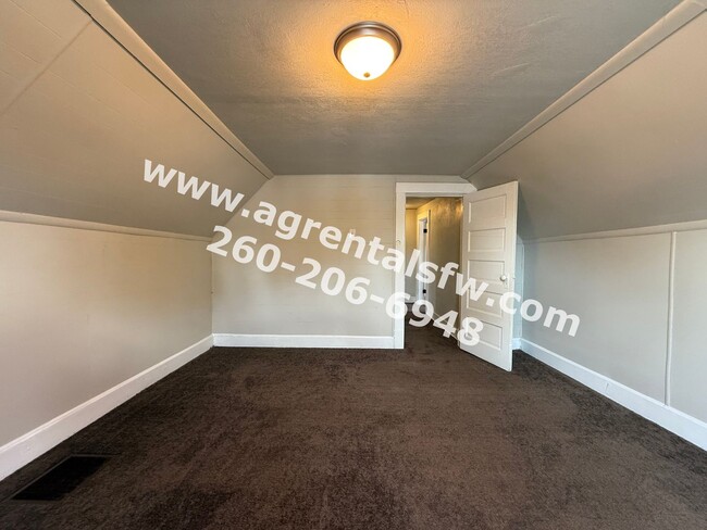 Building Photo - 3 Bedroom House