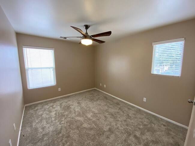 Building Photo - Spacious Two Story Home in SW Visalia comi...