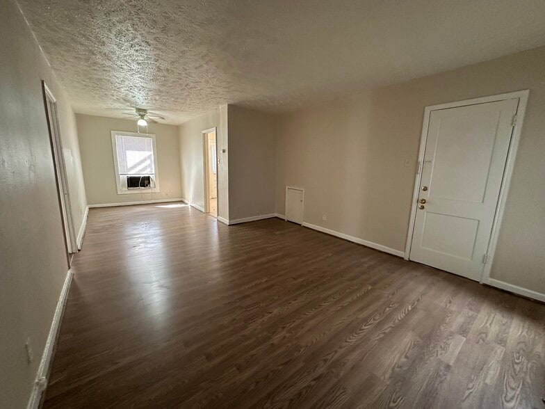 Building Photo - 4420 Roseland St