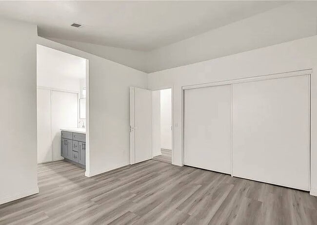 Building Photo - 3440 N Amberwood Ave
