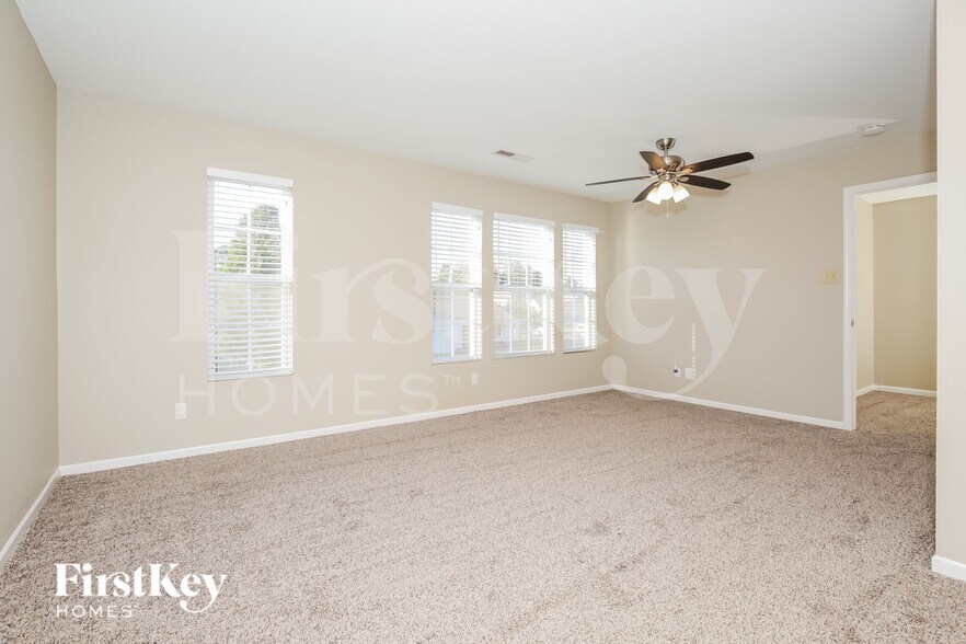Building Photo - 5418 Fairway Forest Dr