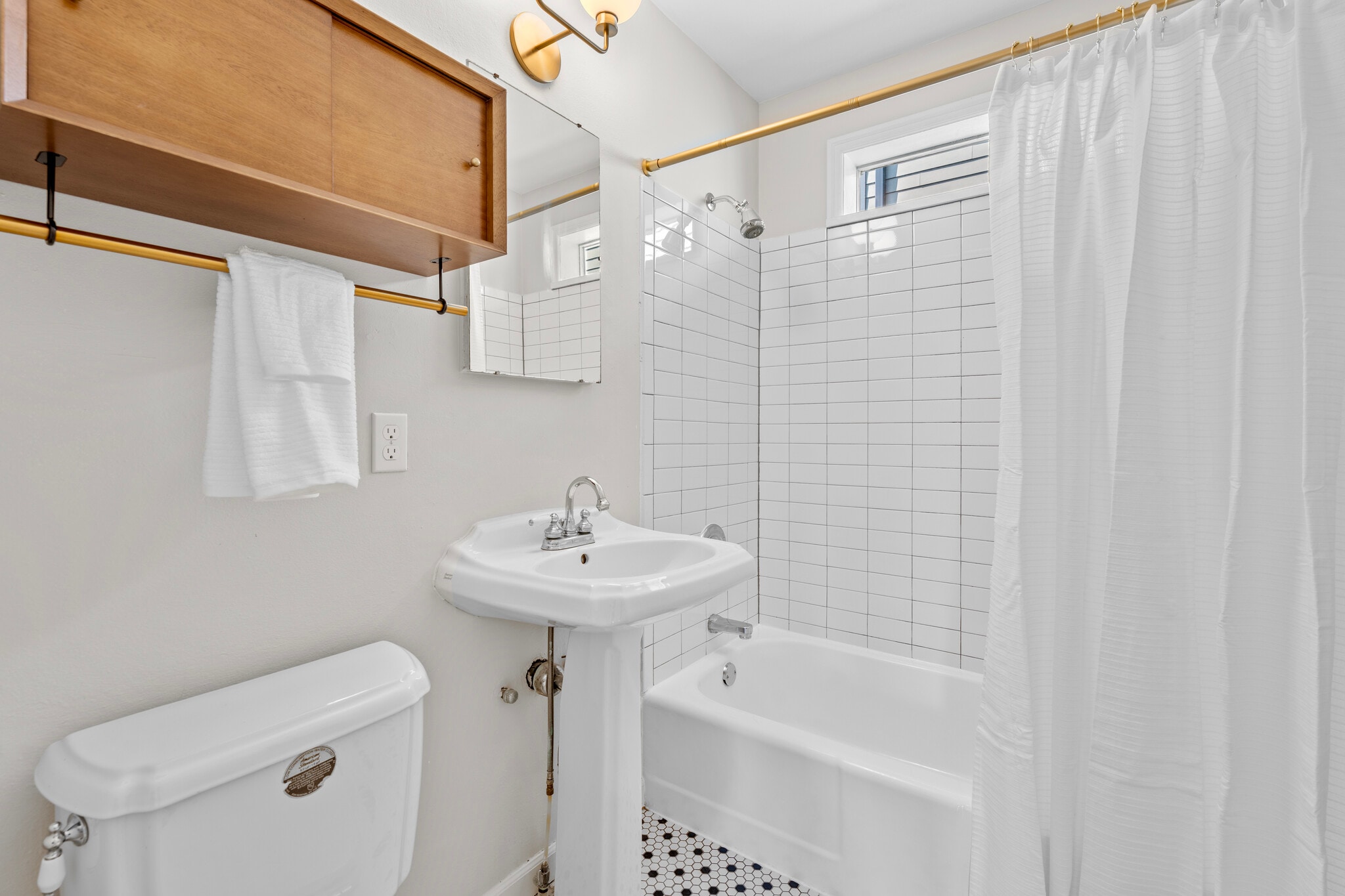 Bathroom @Bathroom #1 (main level) (main level) - 5263 NE 32nd Pl