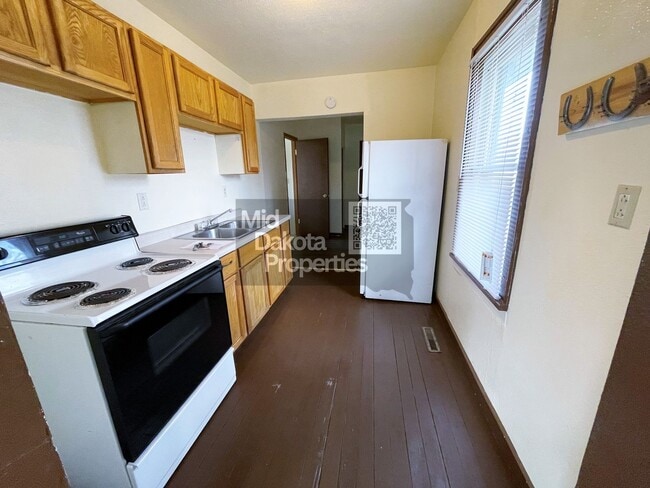 Building Photo - 601 S Lawler- 2 Bedroom House