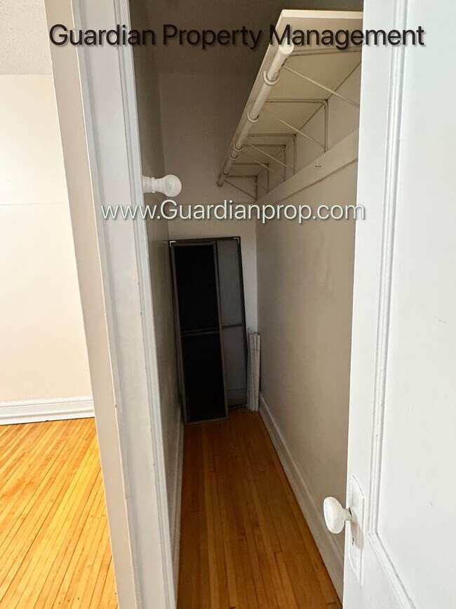 Building Photo - Front Facing 2nd floor Lakes Uptown Apartm...