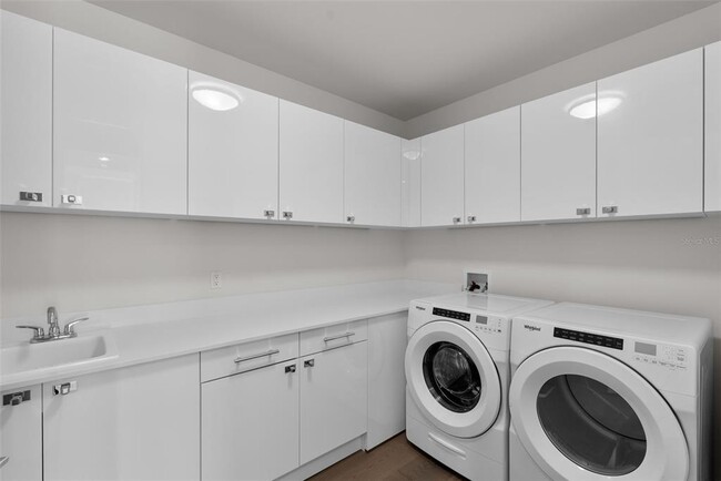 Building Photo - 301 1st St S