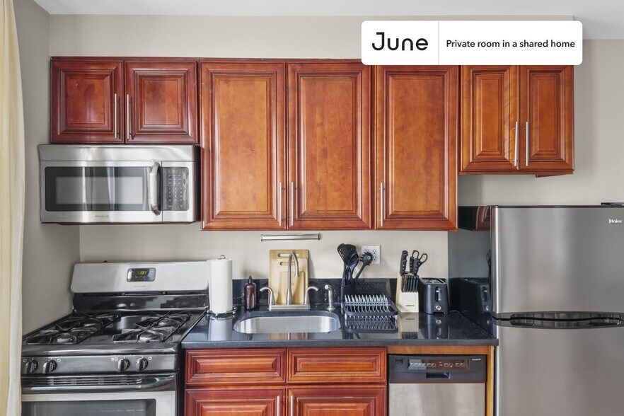 Building Photo - Room in Shared 3 bed/1 bath home in East Village