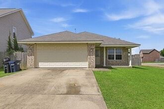 Building Photo - 2484 Horse Shoe Dr