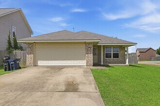 Building Photo - Spacious 3/2 Available for Lease in Bryan/College Station