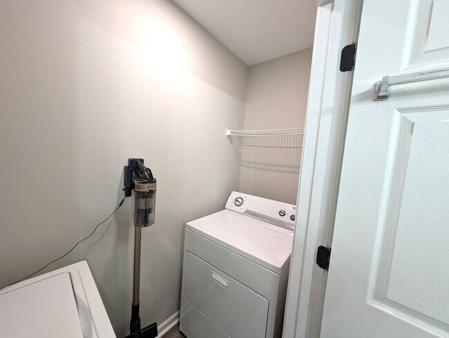 Building Photo - Two story, 3 Bedroom, 2.5 Bath End Unit Townhome located in the Hanover Community in SC!