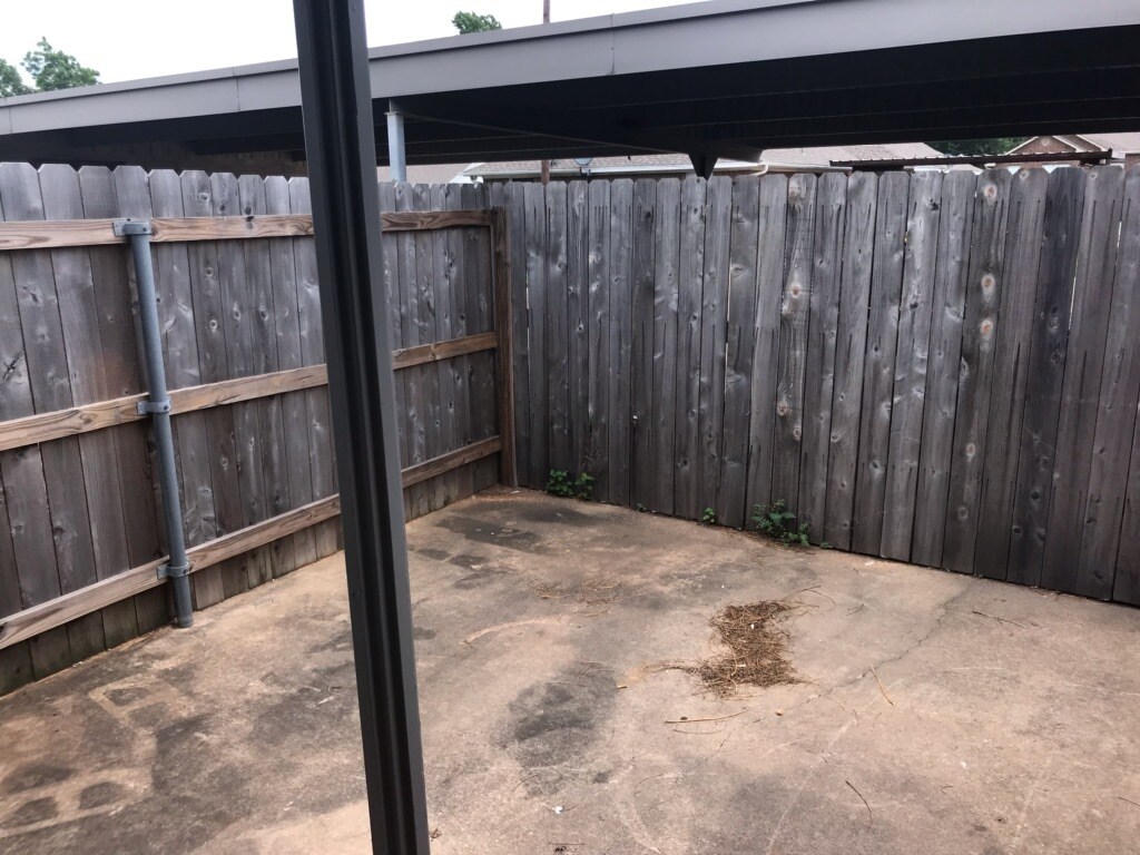 Building Photo - 1044 34th NE