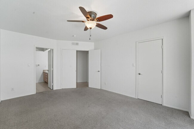Building Photo - Spacious 3 Bed/2 Bath Home in Lush Crestvi...