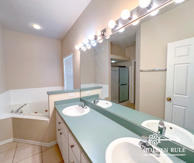 Building Photo - 4332 NW 34th Dr