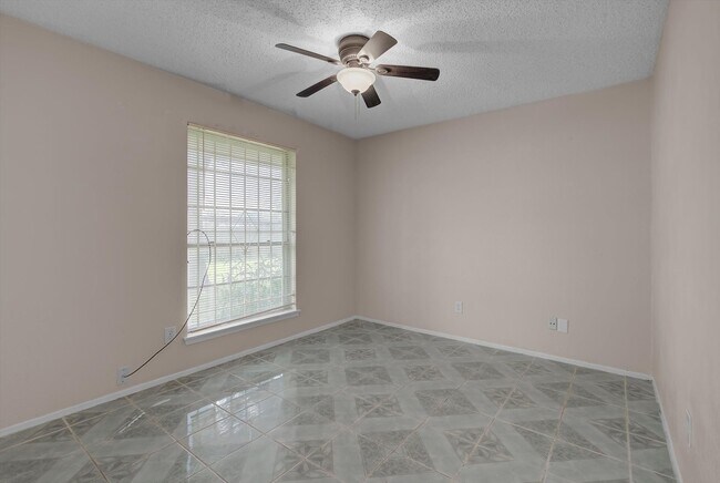 Building Photo - 5867 Village Forest Ct