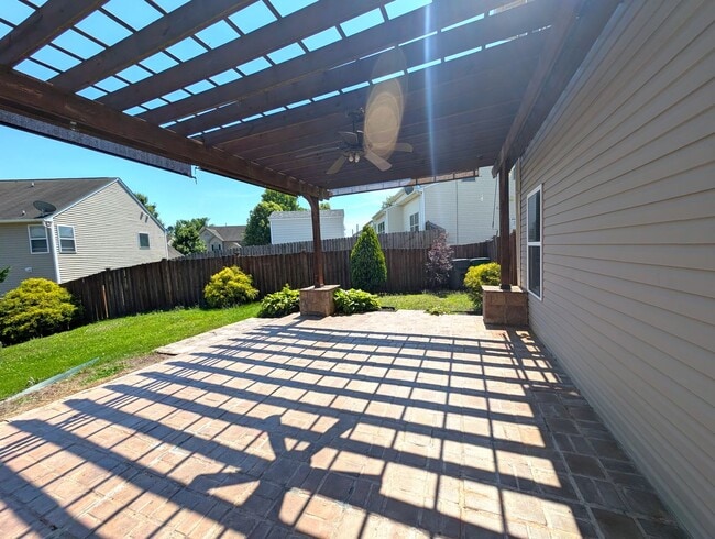 Building Photo - Stunning 2 Story Home Located in The Settlements at Withrow Downs Community!