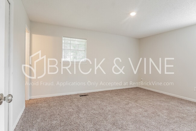 Building Photo - 2228 Cedarcrest Dr