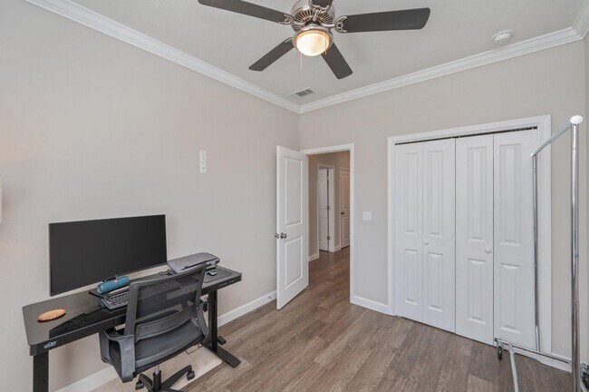 Building Photo - 1802 Stable Ln