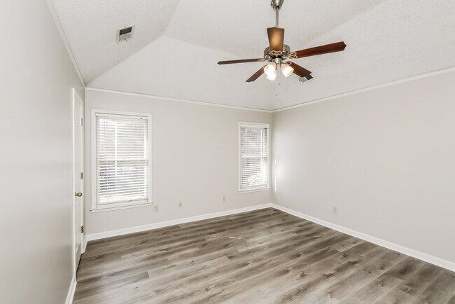 Building Photo - 8676 Tropicana Dr N