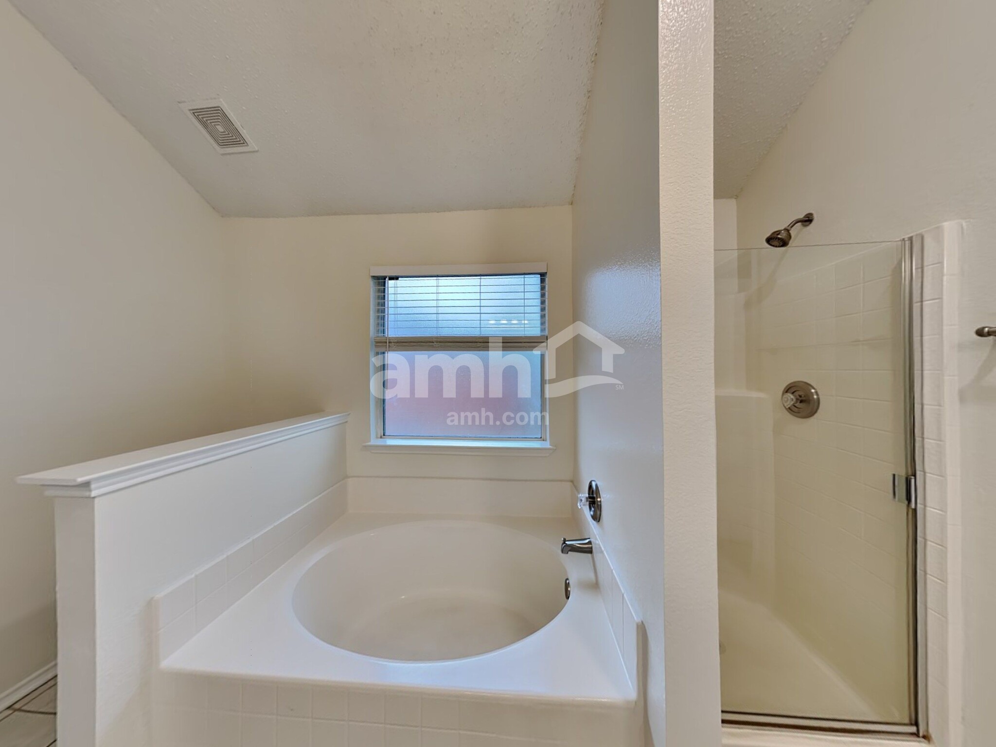 Building Photo - 1041 McKavett Dr