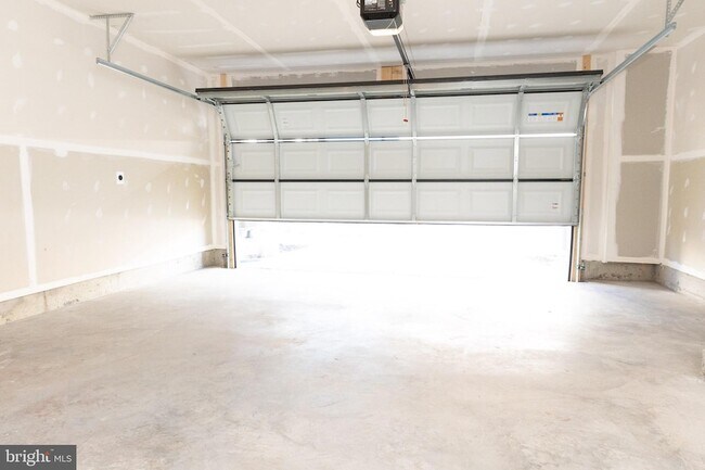 Building Photo - 10630 Meridian Hill Way