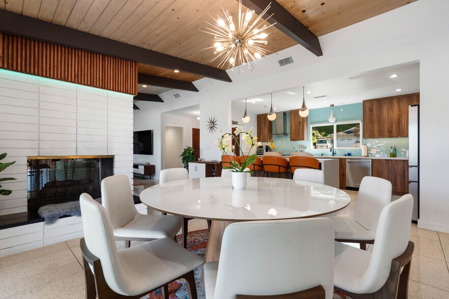 Building Photo - 10405 Ditson St