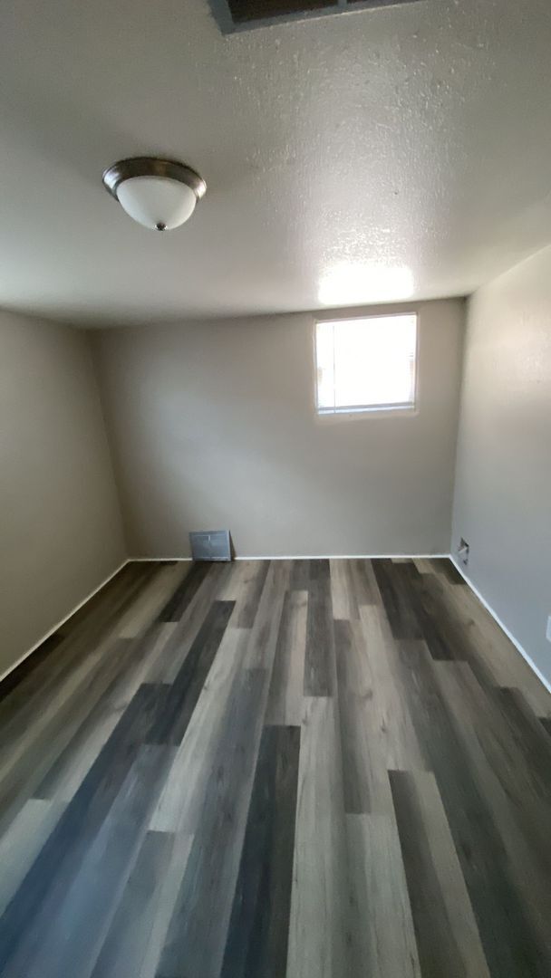 Building Photo - Nice Basement Duplex