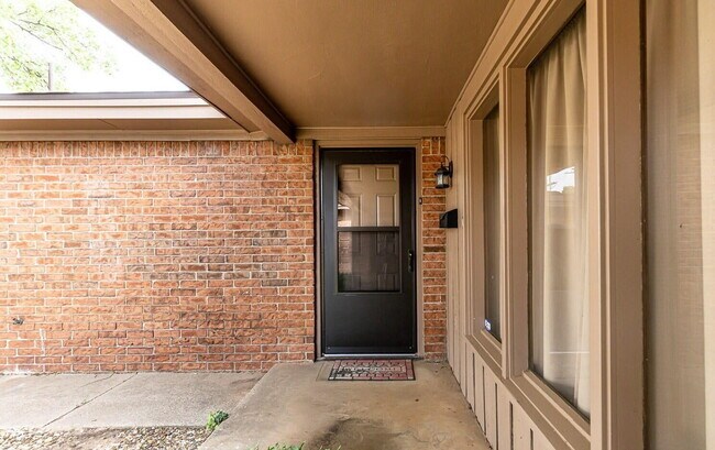 Building Photo - 3406 65th Dr