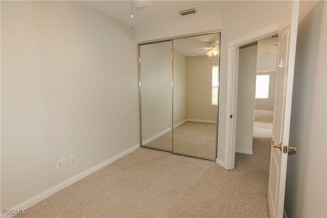 Building Photo - 5823 Cove Cir