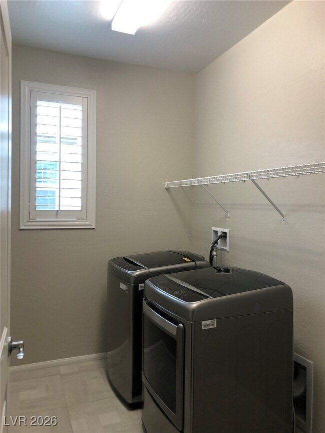 Building Photo - 2434 Fanano St