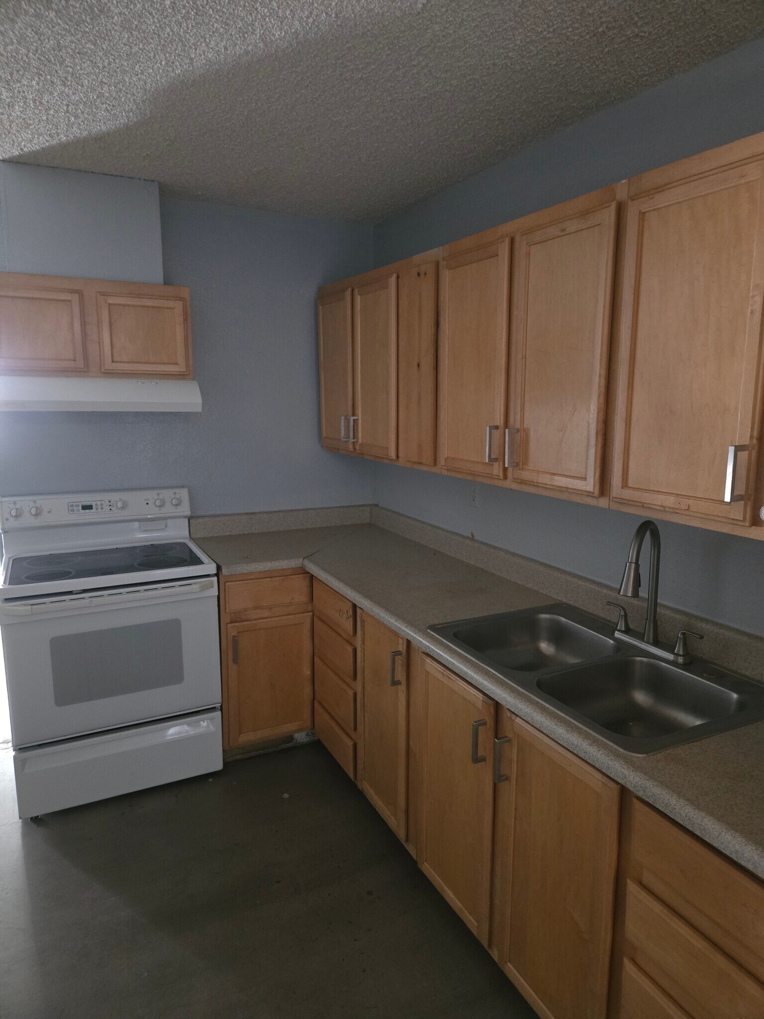 Building Photo - 1824 E Bonanza Rd