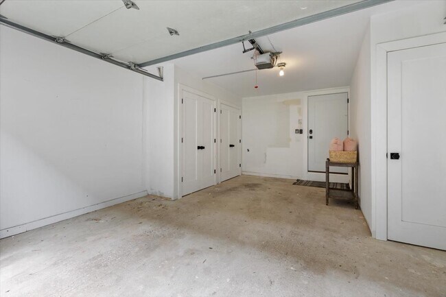 Building Photo - 1640 N Bissell St