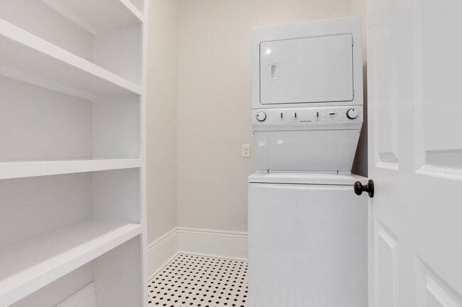 Building Photo - Spacious Uptown 2BR/2.5BA in Restored Mansion w/ GATED OFF STREET PARKING