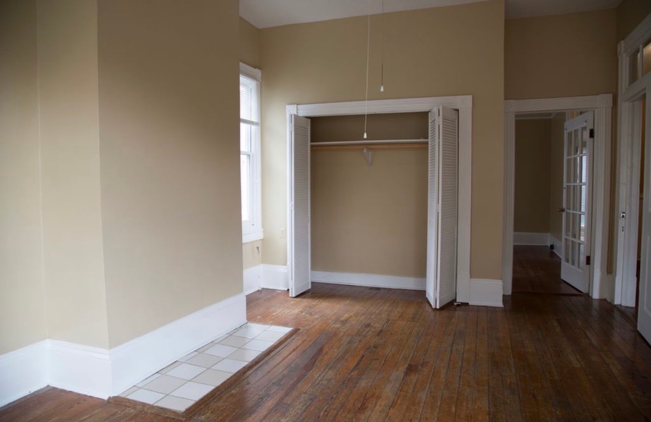 Building Photo - 518 E Waldburg St