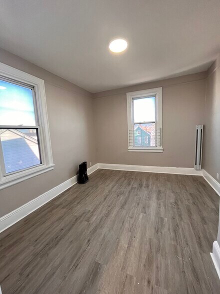 52 Greenville Ave 3R - 50 Greenville Ave